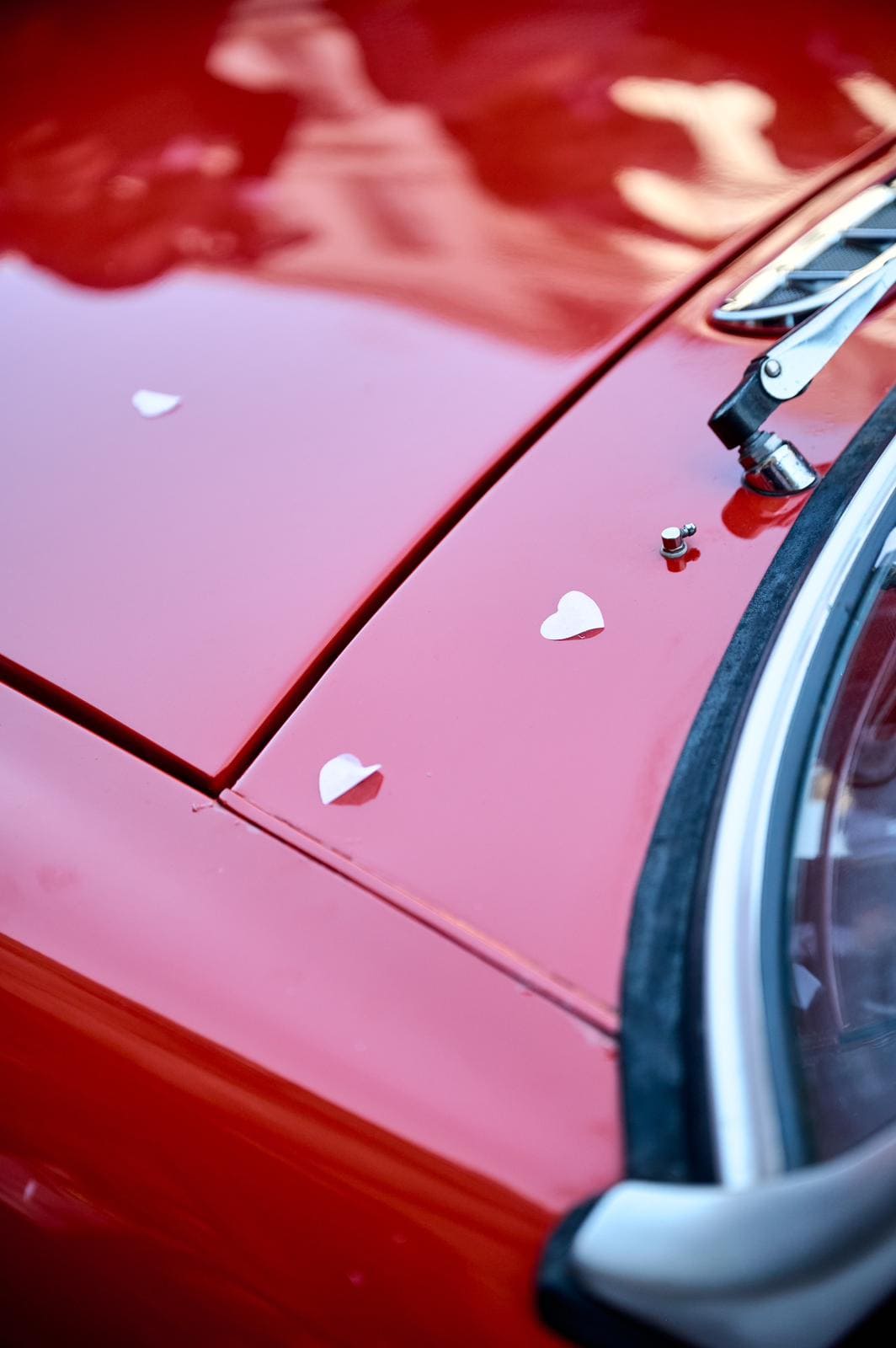 Location MG B rouge pour mariage élégant dans le Nord–Pas-de-Calais